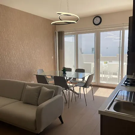 公寓 Three Bedroom Penthouse *