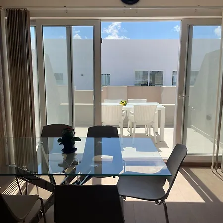 Three Bedroom Penthouse San Ġwann