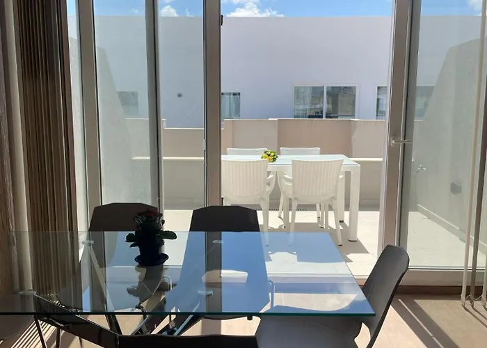 Three Bedroom Penthouse San Ġwann
